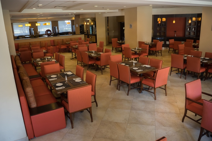 Imagen del bar/restaurante del Hotel Courtyard By Marriott Puebla Las Animas. Foto 6