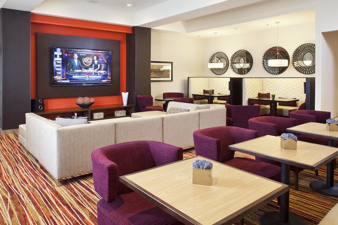 Imagen de los interiores del Hotel Courtyard By Marriott Pueblo Downtown. Foto 18