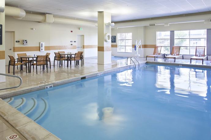 Imagen de la piscina del Hotel Courtyard By Marriott Pueblo Downtown. Foto 20