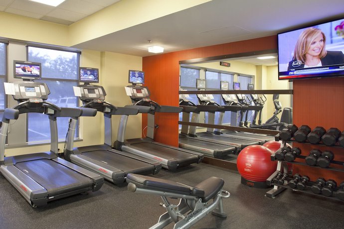 Imagen de los interiores del Hotel Courtyard By Marriott Pueblo Downtown. Foto 19