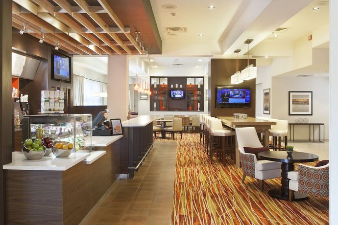 Imagen del bar/restaurante del Hotel Courtyard By Marriott Pueblo Downtown. Foto 3