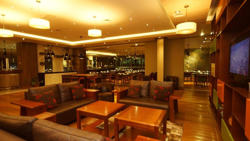 Imagen de los interiores del Hotel Courtyard By Marriott Puerto Montt. Foto 8