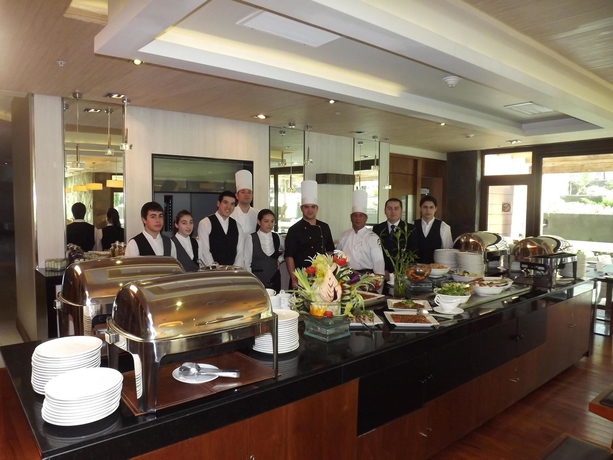 Imagen del bar/restaurante del Hotel Courtyard By Marriott Puerto Montt. Foto 2