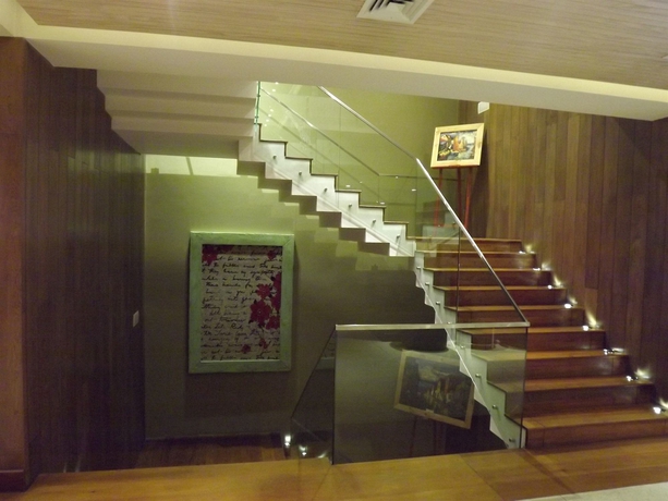 Imagen de los interiores del Hotel Courtyard By Marriott Puerto Montt. Foto 9