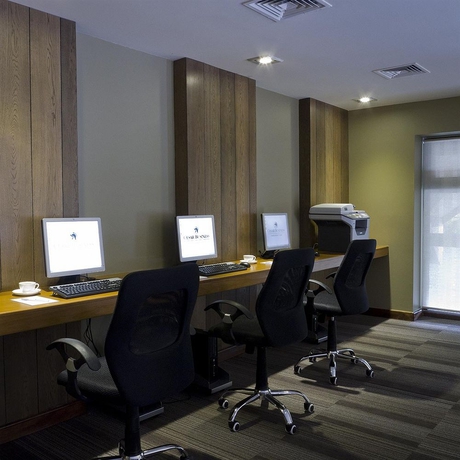 Imagen de los interiores del Hotel Courtyard By Marriott Puerto Montt. Foto 11