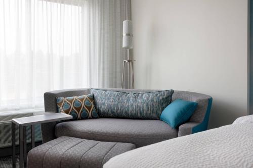 Imagen de la habitación del Hotel Courtyard By Marriott Pullman. Foto 15