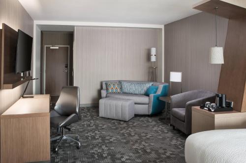 Imagen de la habitación del Hotel Courtyard By Marriott Pullman. Foto 20