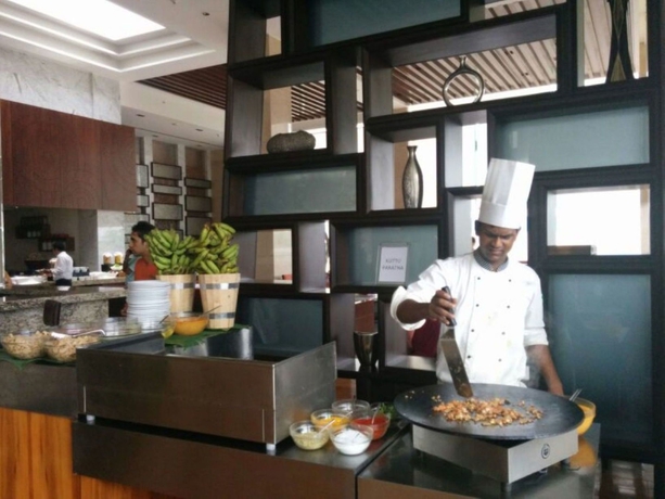 Imagen del bar/restaurante del Hotel Courtyard By Marriott Pune Chakan. Foto 3