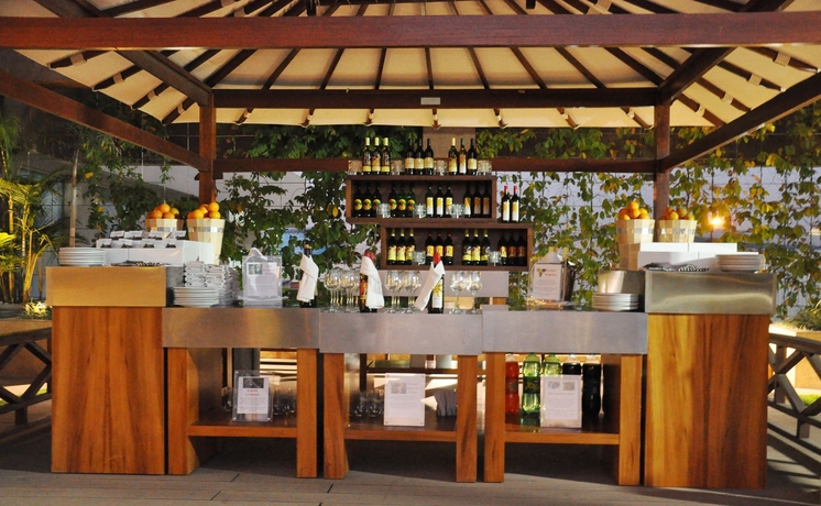 Imagen de la piscina del Hotel Courtyard By Marriott Pune Chakan. Foto 16