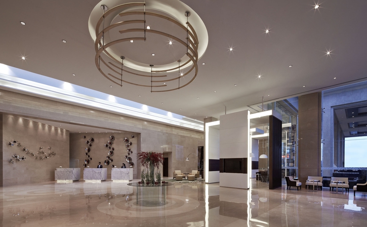 Imagen de los interiores del Hotel Courtyard By Marriott Pune Chakan. Foto 14