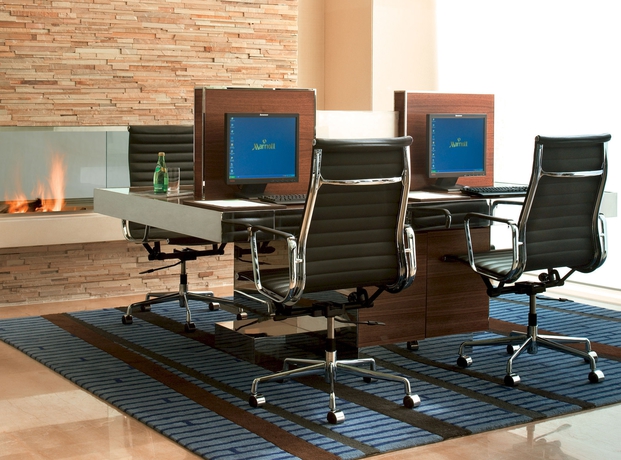 Imagen de los interiores del Hotel Courtyard By Marriott Pune Hinjewadi. Foto 14