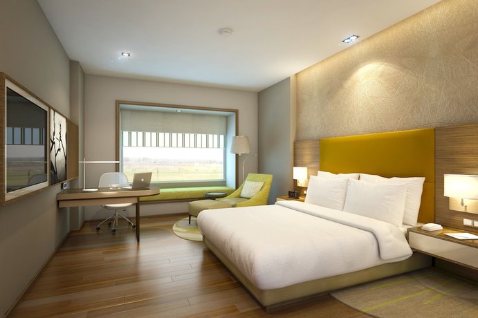 Imagen de la habitación del Hotel Courtyard By Marriott Raipur. Foto 2