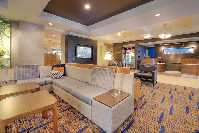 Imagen de los interiores del Hotel Courtyard By Marriott Raleigh Crabtree Valley. Foto 15