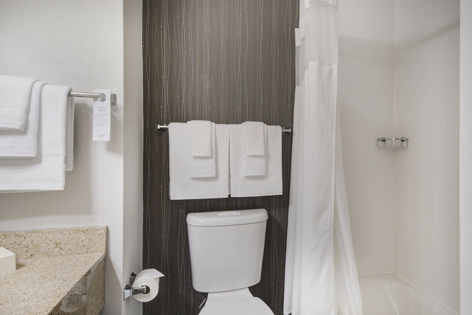 Imagen de la habitación del Hotel Courtyard By Marriott Raleigh Crabtree Valley. Foto 12