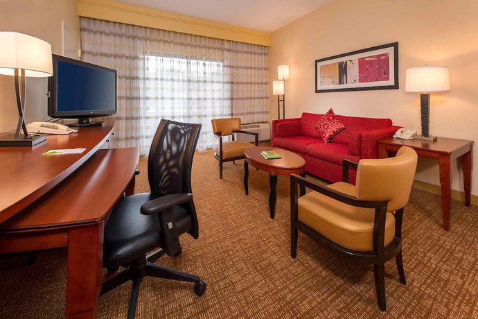 Imagen de la habitación del Hotel Courtyard By Marriott Raleigh Midtown. Foto 9