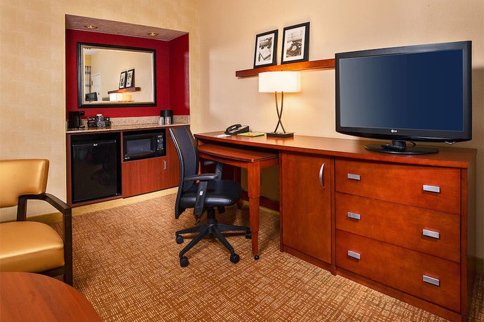 Imagen de la habitación del Hotel Courtyard By Marriott Raleigh Midtown. Foto 12