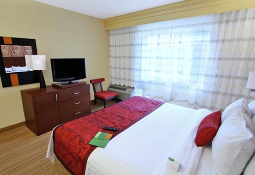 Imagen de la habitación del Hotel Courtyard By Marriott Raleigh North/triangle Town. Foto 9
