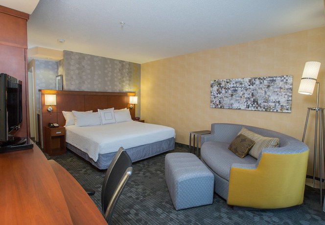 Imagen de la habitación del Hotel Courtyard By Marriott Raynham. Foto 6