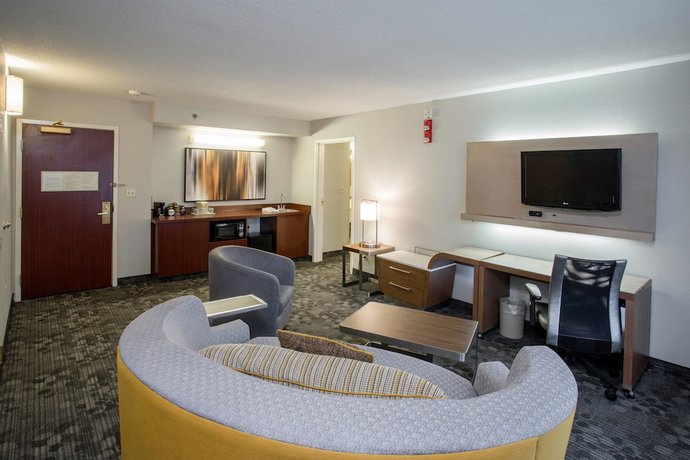 Imagen de la habitación del Hotel Courtyard By Marriott Raynham. Foto 10