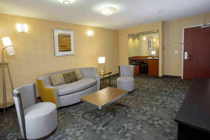 Imagen de la habitación del Hotel Courtyard By Marriott Raynham. Foto 11