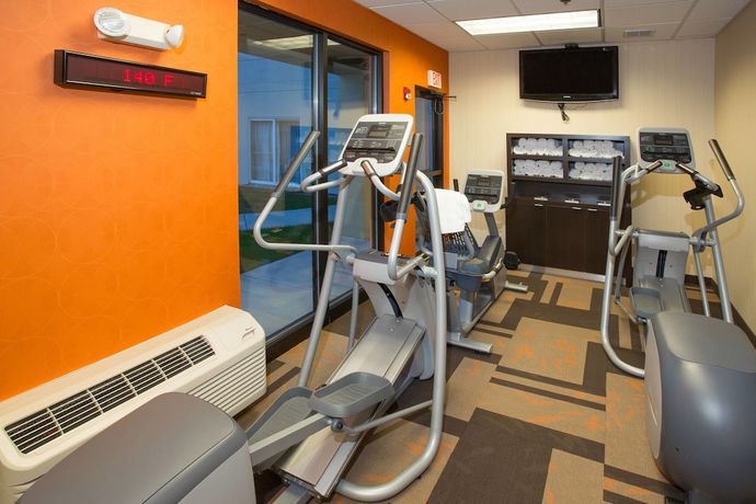 Imagen de los interiores del Hotel Courtyard By Marriott Raynham. Foto 15