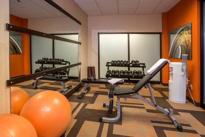 Imagen de los interiores del Hotel Courtyard By Marriott Raynham. Foto 16