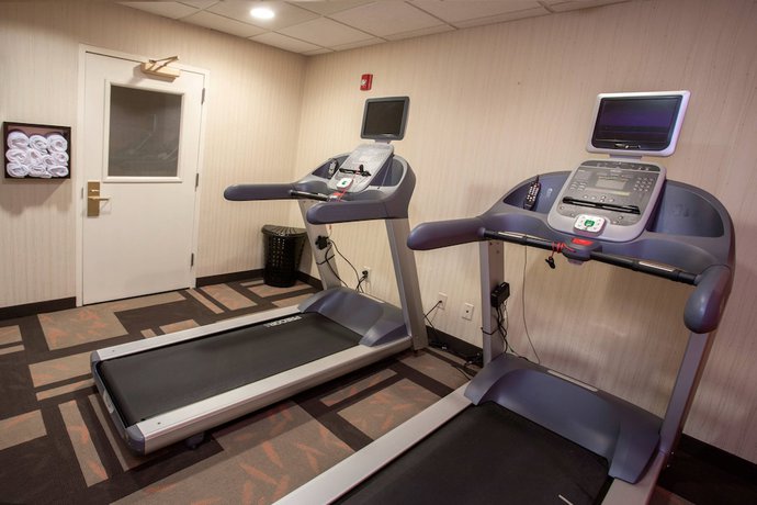 Imagen de los interiores del Hotel Courtyard By Marriott Raynham. Foto 17