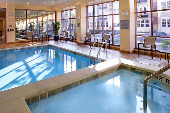 Imagen de la piscina del Hotel Courtyard By Marriott Reading Wyomissing. Foto 10