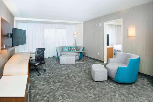 Imagen de la habitación del Hotel Courtyard By Marriott Redwood City. Foto 18