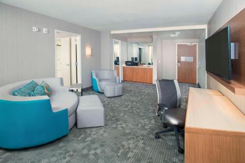 Imagen de la habitación del Hotel Courtyard By Marriott Redwood City. Foto 19