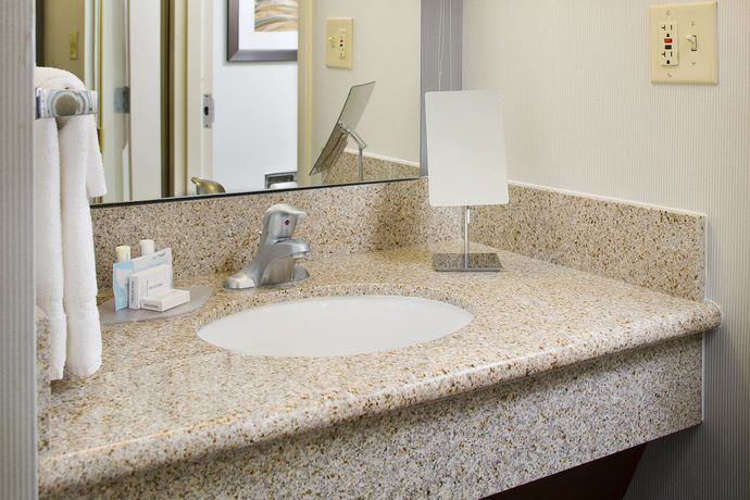 Imagen de la habitación del Hotel Courtyard By Marriott Richmond Airport. Foto 3