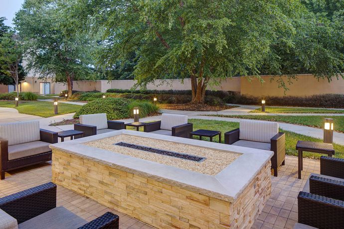 Imagen de los exteriores del Hotel Courtyard By Marriott Richmond Airport. Foto 8