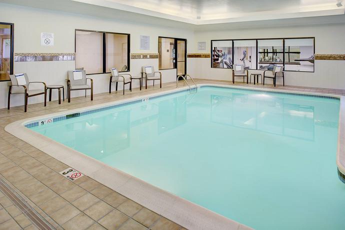 Imagen de la piscina del Hotel Courtyard By Marriott Richmond Airport. Foto 15