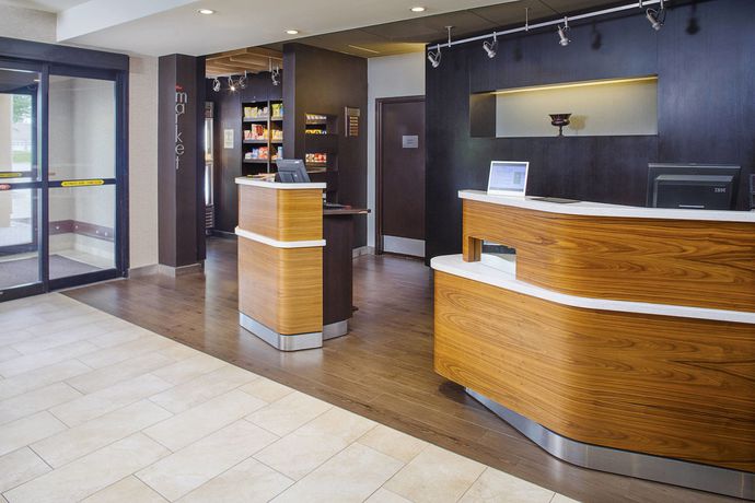 Imagen de los interiores del Hotel Courtyard By Marriott Richmond Airport. Foto 14