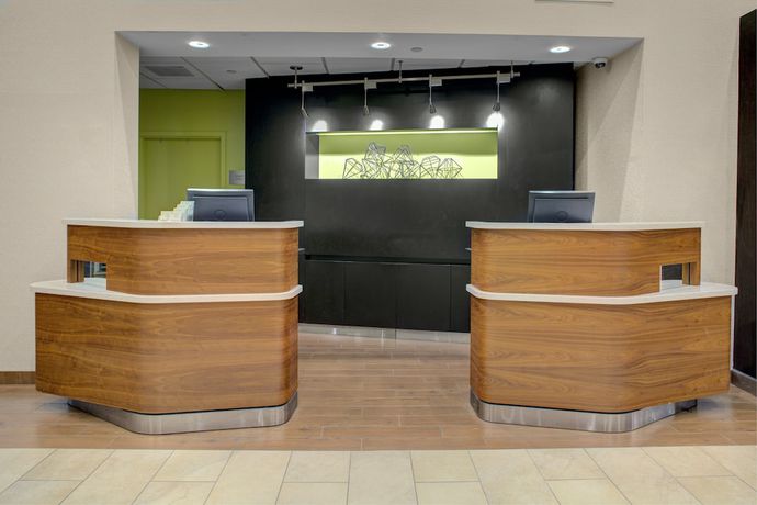 Imagen de los interiores del Hotel Courtyard By Marriott Richmond Chester. Foto 14