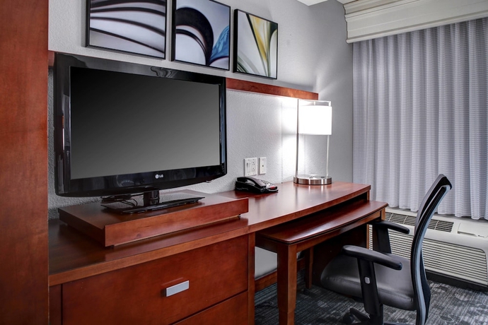 Imagen de la habitación del Hotel Courtyard By Marriott Richmond North. Foto 9
