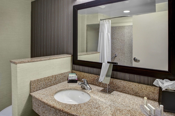Imagen de la habitación del Hotel Courtyard By Marriott Richmond North. Foto 11