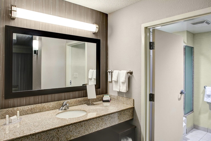 Imagen de la habitación del Hotel Courtyard By Marriott Richmond North. Foto 13