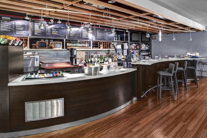 Imagen del bar/restaurante del Hotel Courtyard By Marriott Richmond North. Foto 5