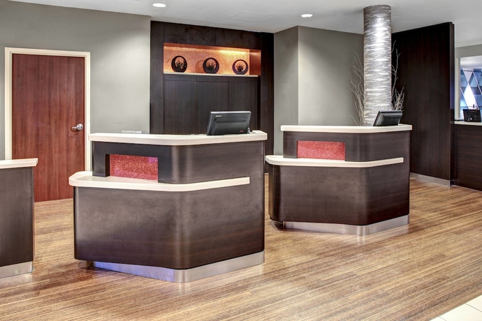 Imagen de los interiores del Hotel Courtyard By Marriott Richmond North. Foto 17