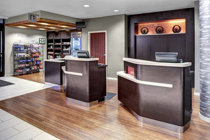 Imagen de los interiores del Hotel Courtyard By Marriott Richmond North. Foto 18