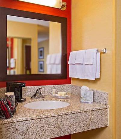 Imagen de la habitación del Hotel Courtyard By Marriott Richmond Northwest. Foto 3