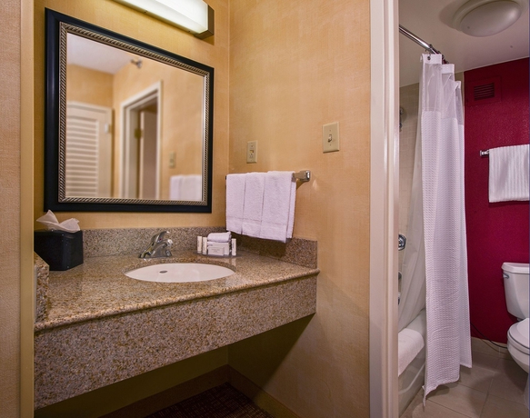 Imagen de la habitación del Hotel Courtyard By Marriott Richmond West. Foto 5