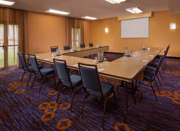 Imagen de los interiores del Hotel Courtyard By Marriott Richmond West. Foto 8