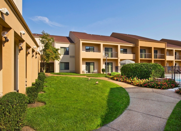 Imagen de los exteriores del Hotel Courtyard By Marriott Richmond West. Foto 7