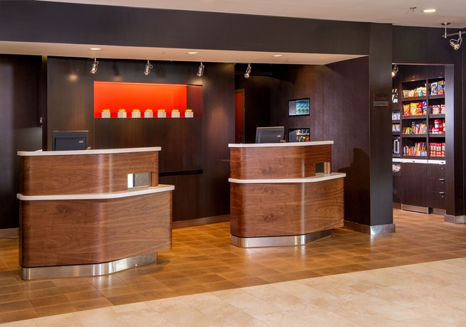 Imagen de los interiores del Hotel Courtyard By Marriott Richmond West. Foto 9