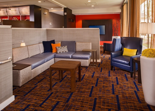 Imagen de los interiores del Hotel Courtyard By Marriott Richmond West. Foto 13