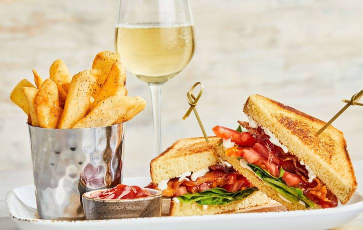 Imagen del bar/restaurante del Hotel Courtyard By Marriott Riverside Ucr/moreno Valley Area. Foto 5