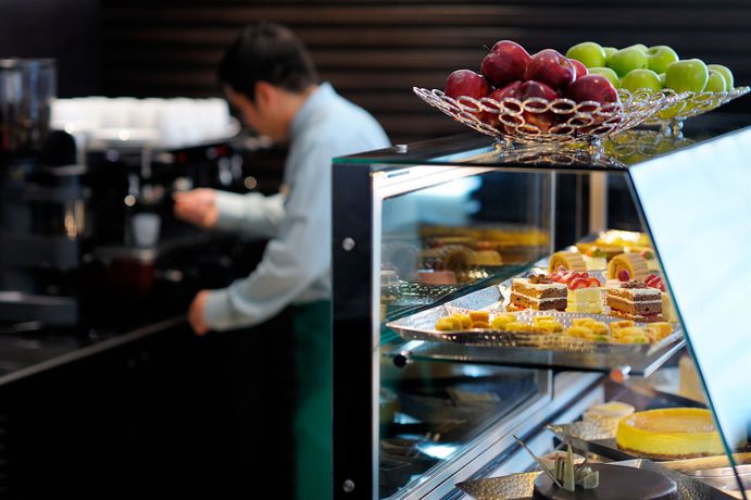 Imagen del bar/restaurante del Hotel Courtyard By Marriott Riyadh Diplomatic Quarter. Foto 5