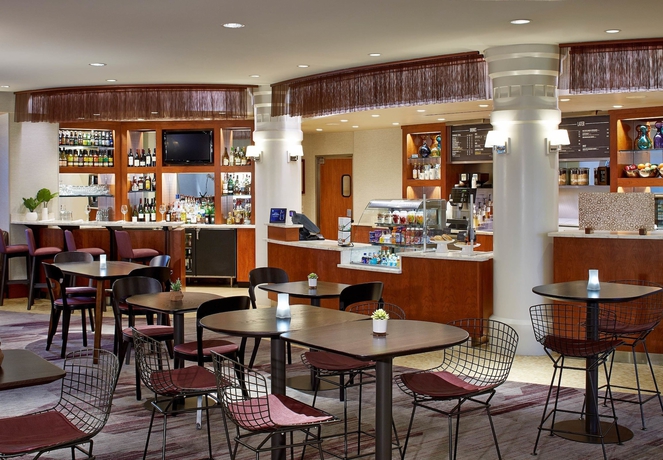 Imagen del bar/restaurante del Hotel Courtyard By Marriott Rochester Brighton. Foto 2
